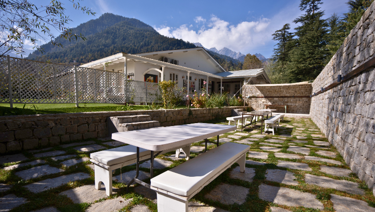 Spacious 4BHK Villa in Manali for Up to 10 Guests